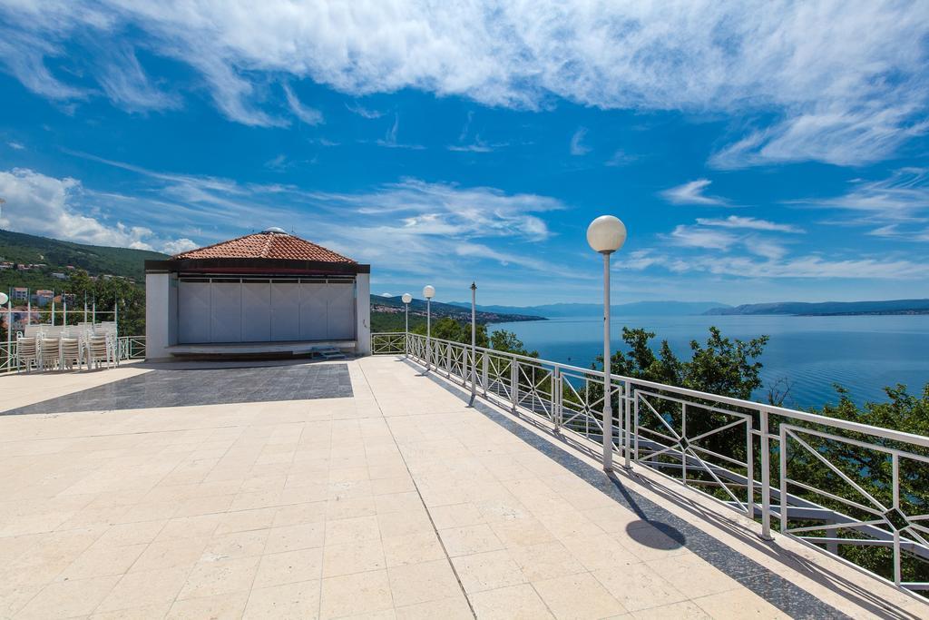 Holiday Resort Kacjak Dramalj Exterior foto